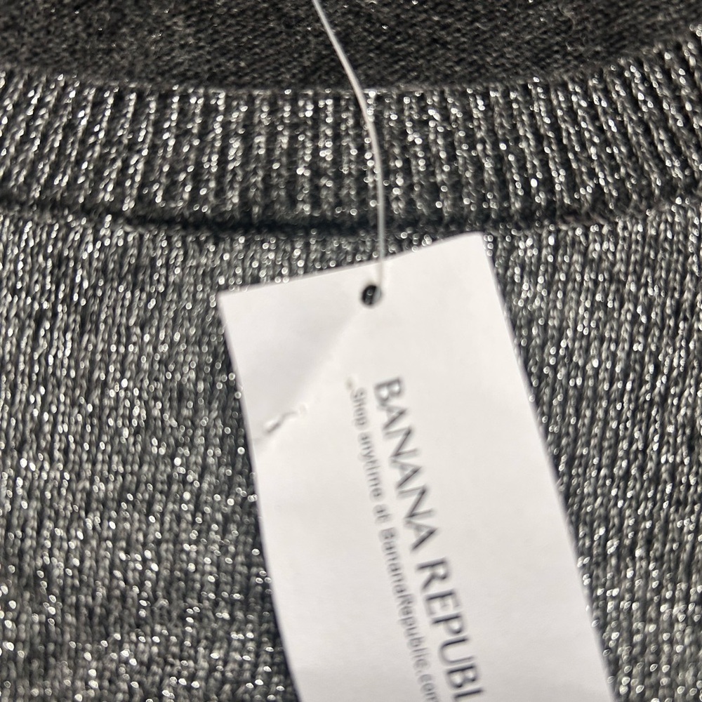 NWT. Banana Republic Gray/Silver Women's pullover Sweater size M - Picture 4 of 6